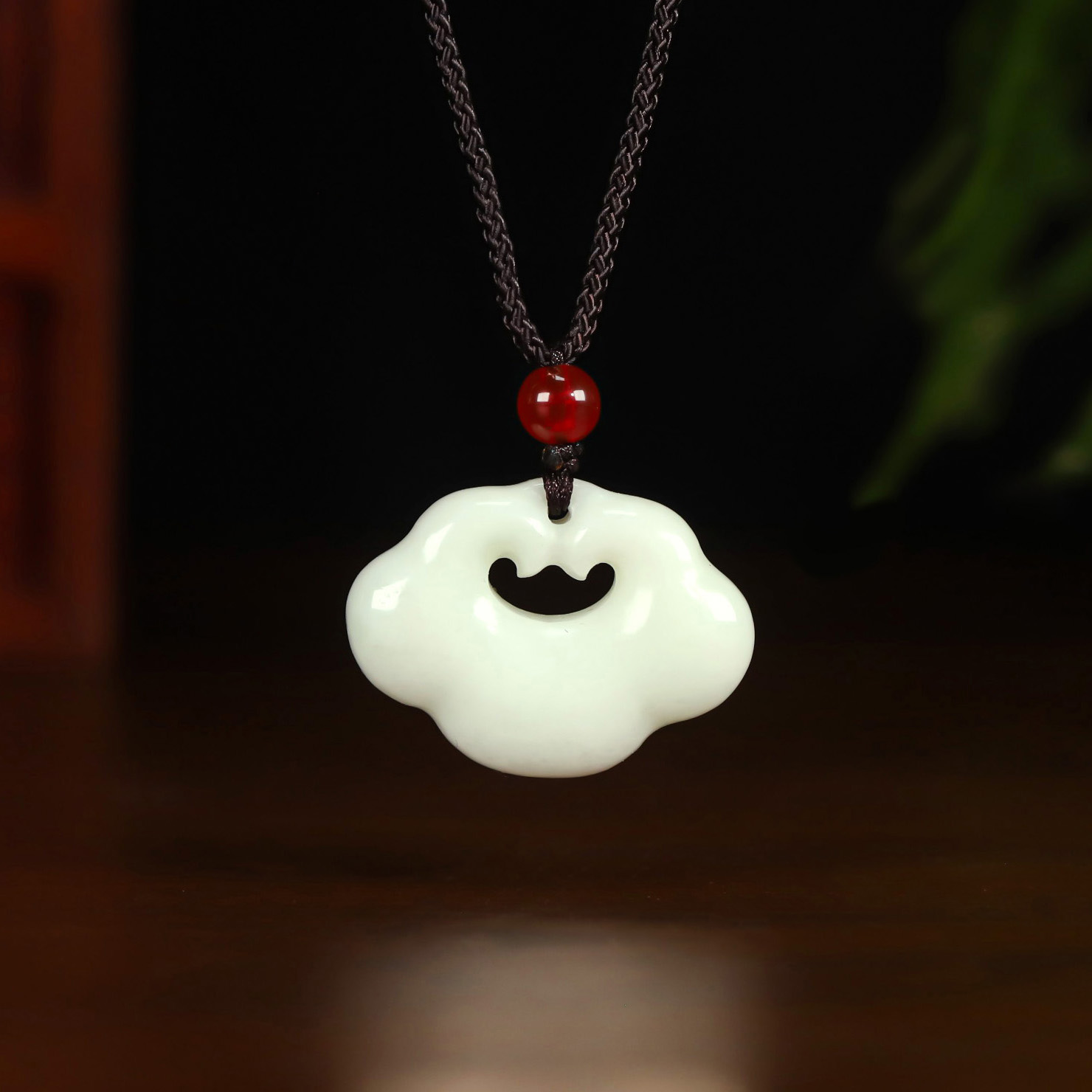 西安蓝田玉平安如意锁兵马俑景区同款天然活玉女款吊坠宝宝礼物