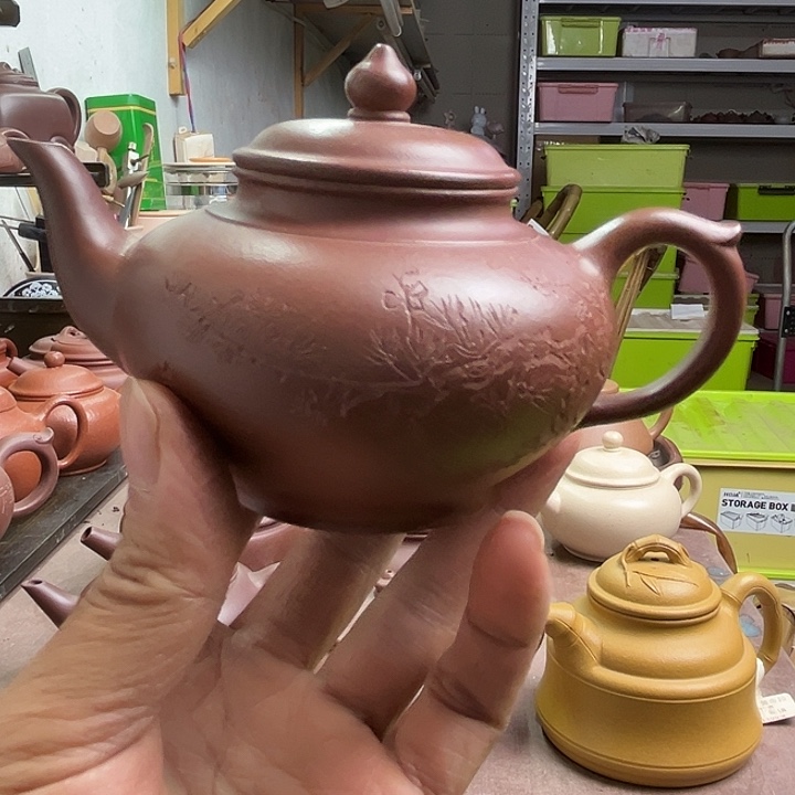 紫砂茶壶宜兴原矿老紫泥手工刻绘220cc笑樱紫砂壶