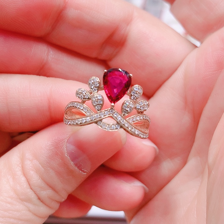 红宝石戒指18K金镶嵌