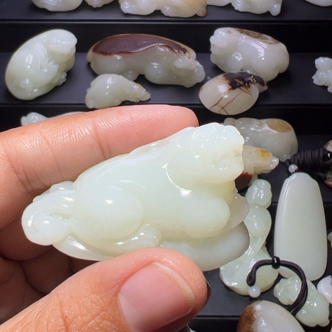 用***7和田玉未镶嵌颈饰