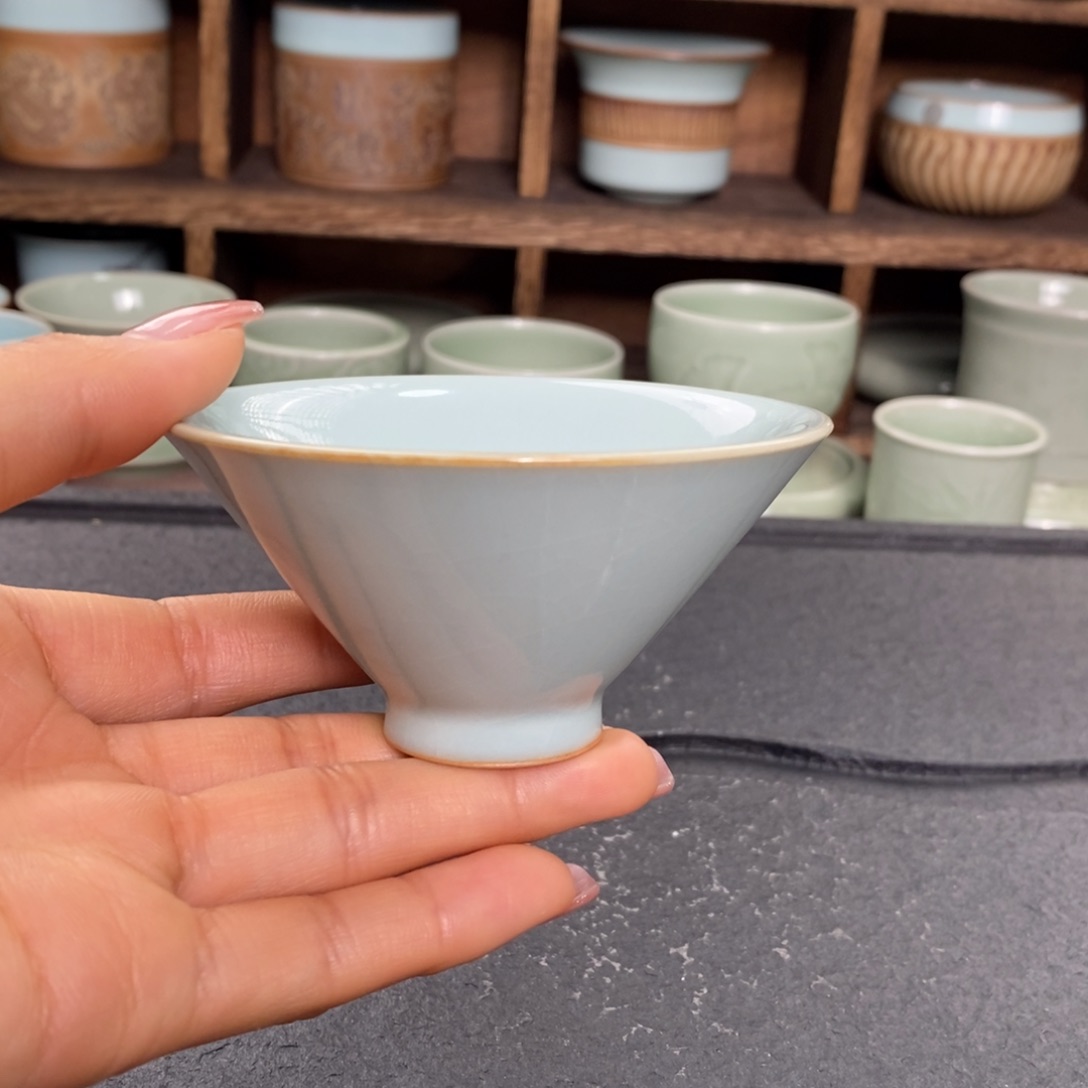 【闪购商品】天青斗笠杯微微瑕。。。。。。。