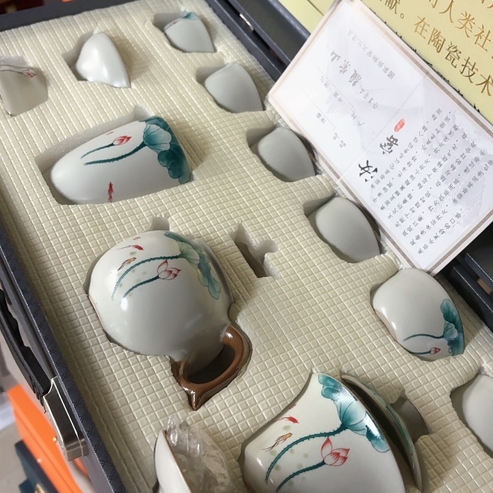 孤品茶具套装等。         