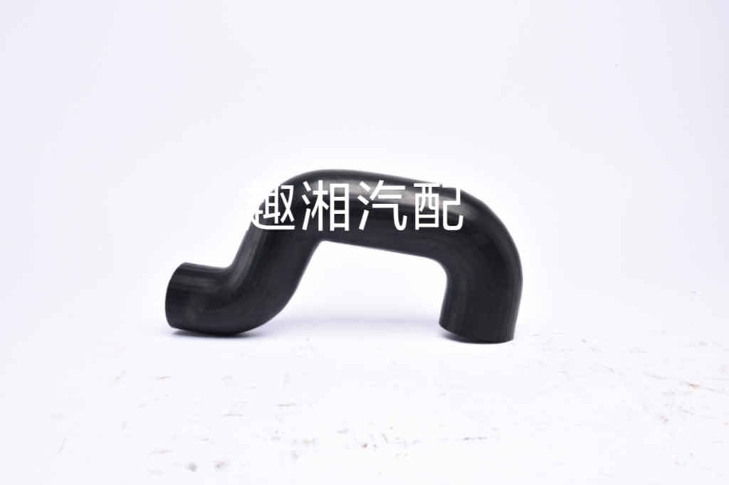 三一泵车发动机上水管