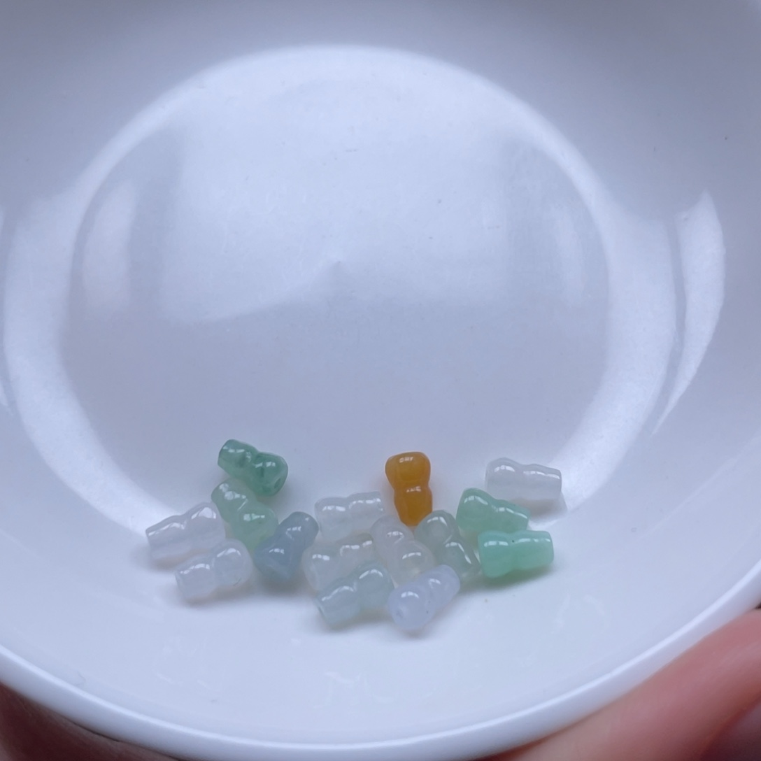 翡翠未镶嵌颈饰通孔葫芦15颗