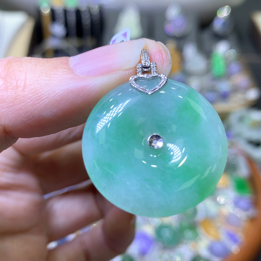 【闪购商品】翡翠颈饰18K金镶嵌翡翠吊坠项链