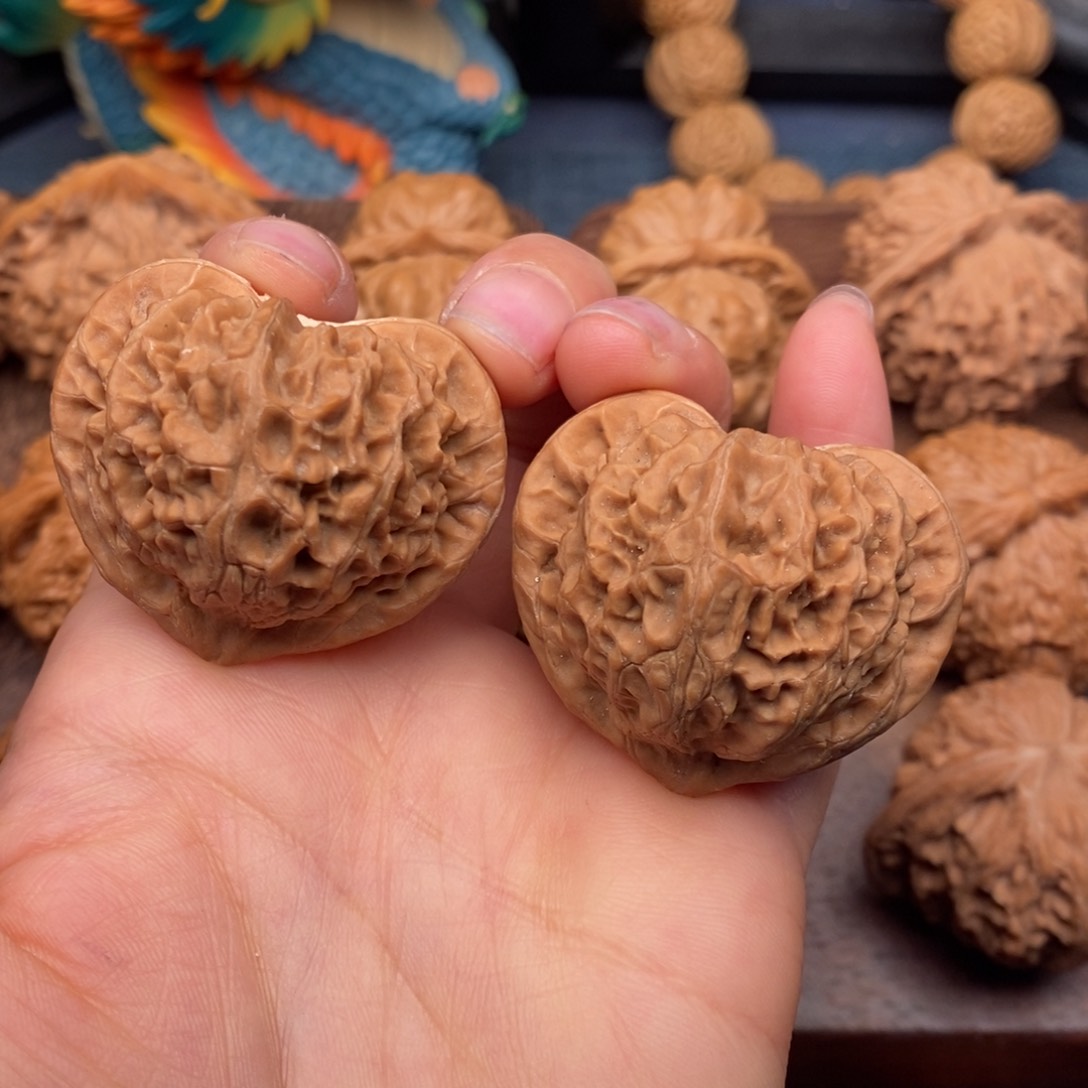 文玩核桃把件40全品精配，桃心宫灯