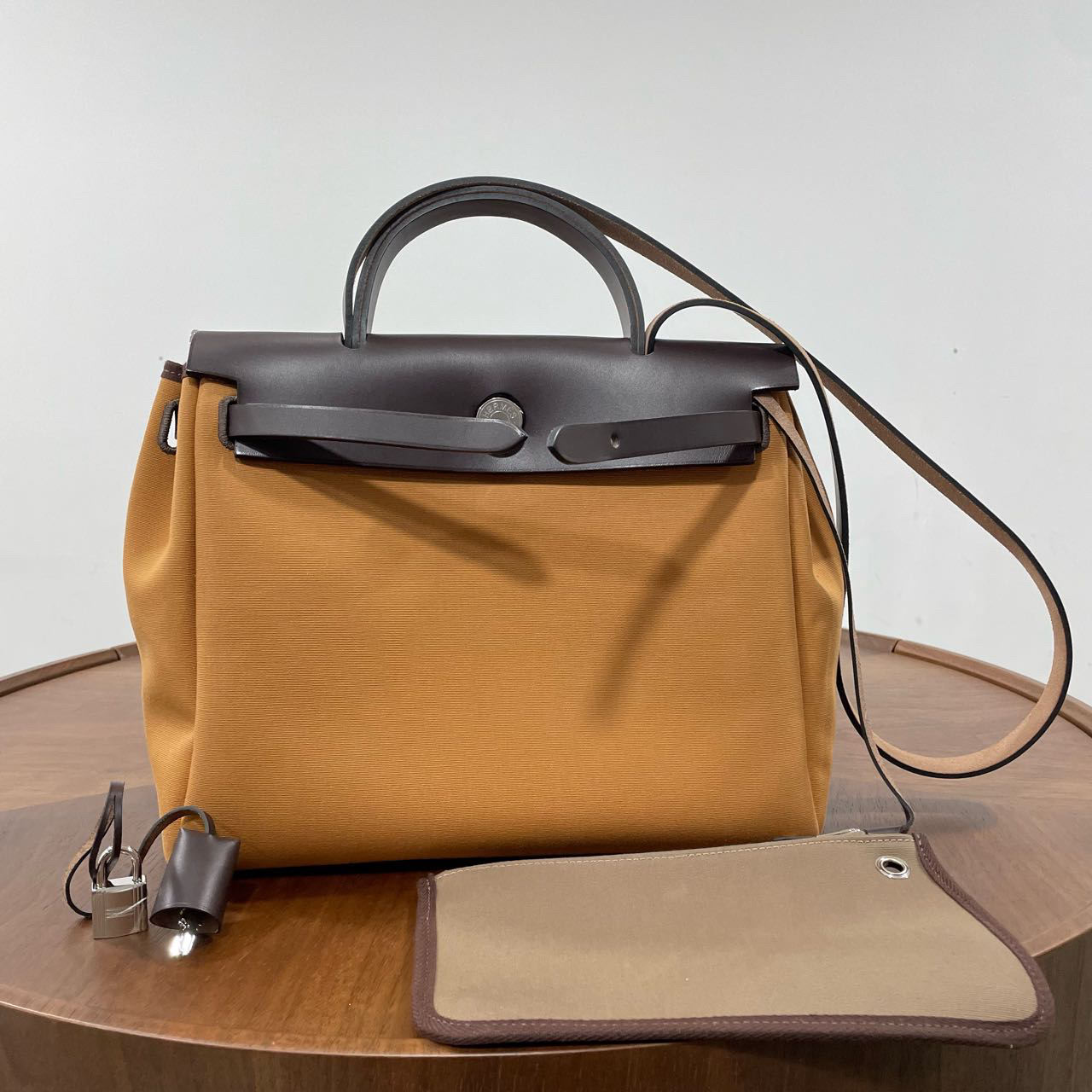 99新 Hermes/爱马仕 herbag31乌木色拼奶茶色 B刻 US58258