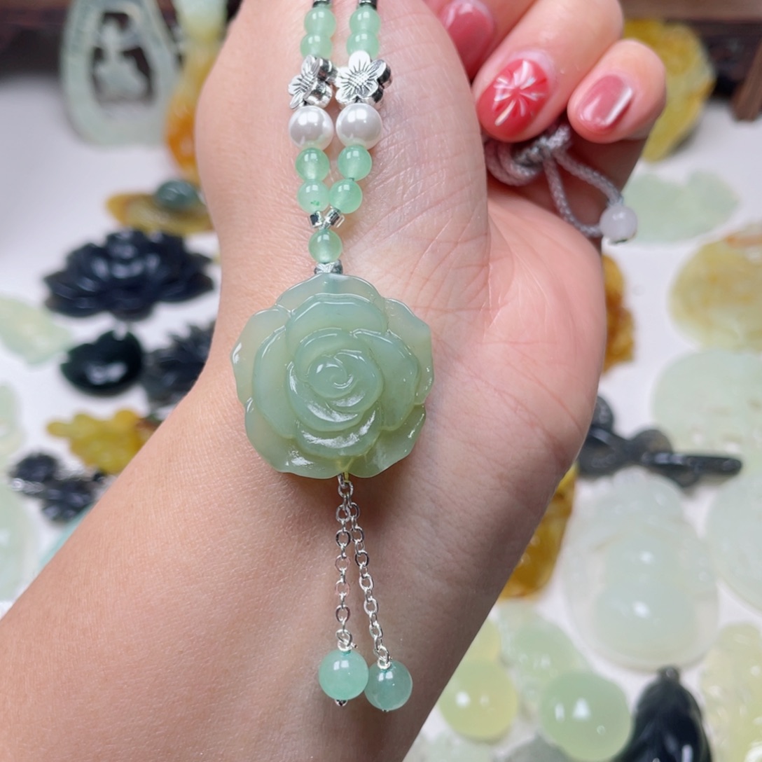 蛇纹石玉颈饰未镶嵌