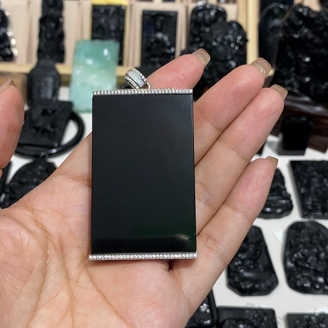 珍****岫玉未镶嵌纯天然岫玉颈饰