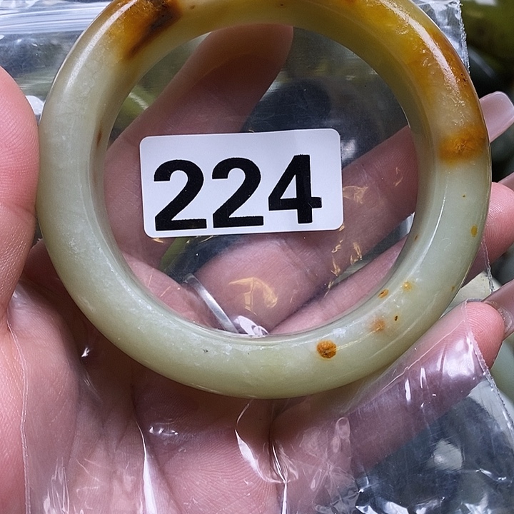 是****蛇纹石玉未镶嵌手镯