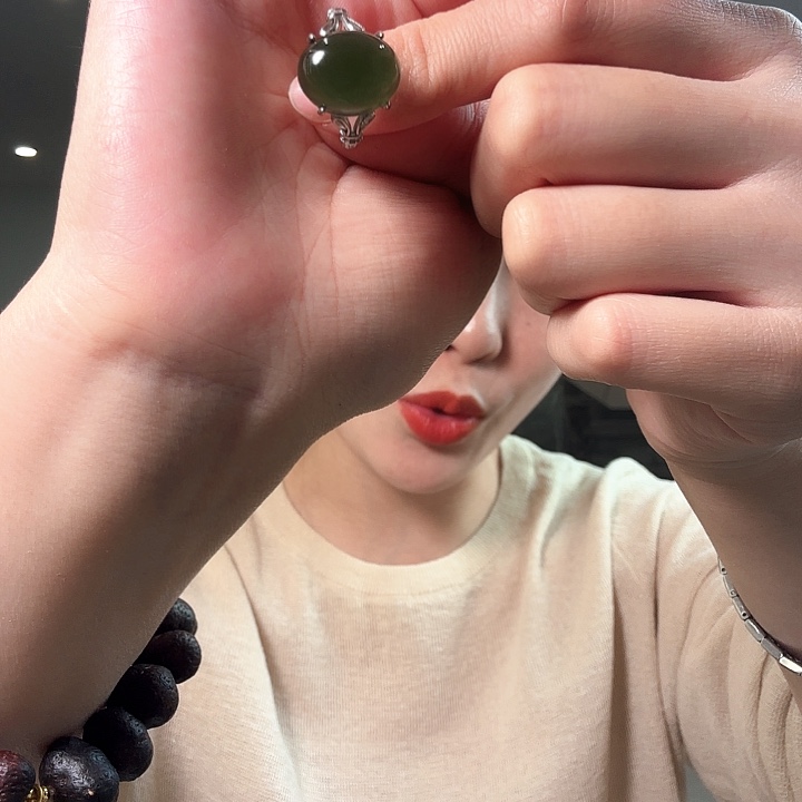 ****࿐蛇纹石玉未镶嵌颈饰