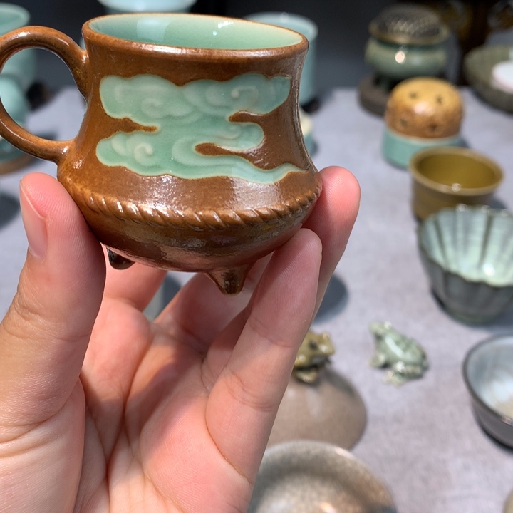 龙泉青瓷三足主人杯