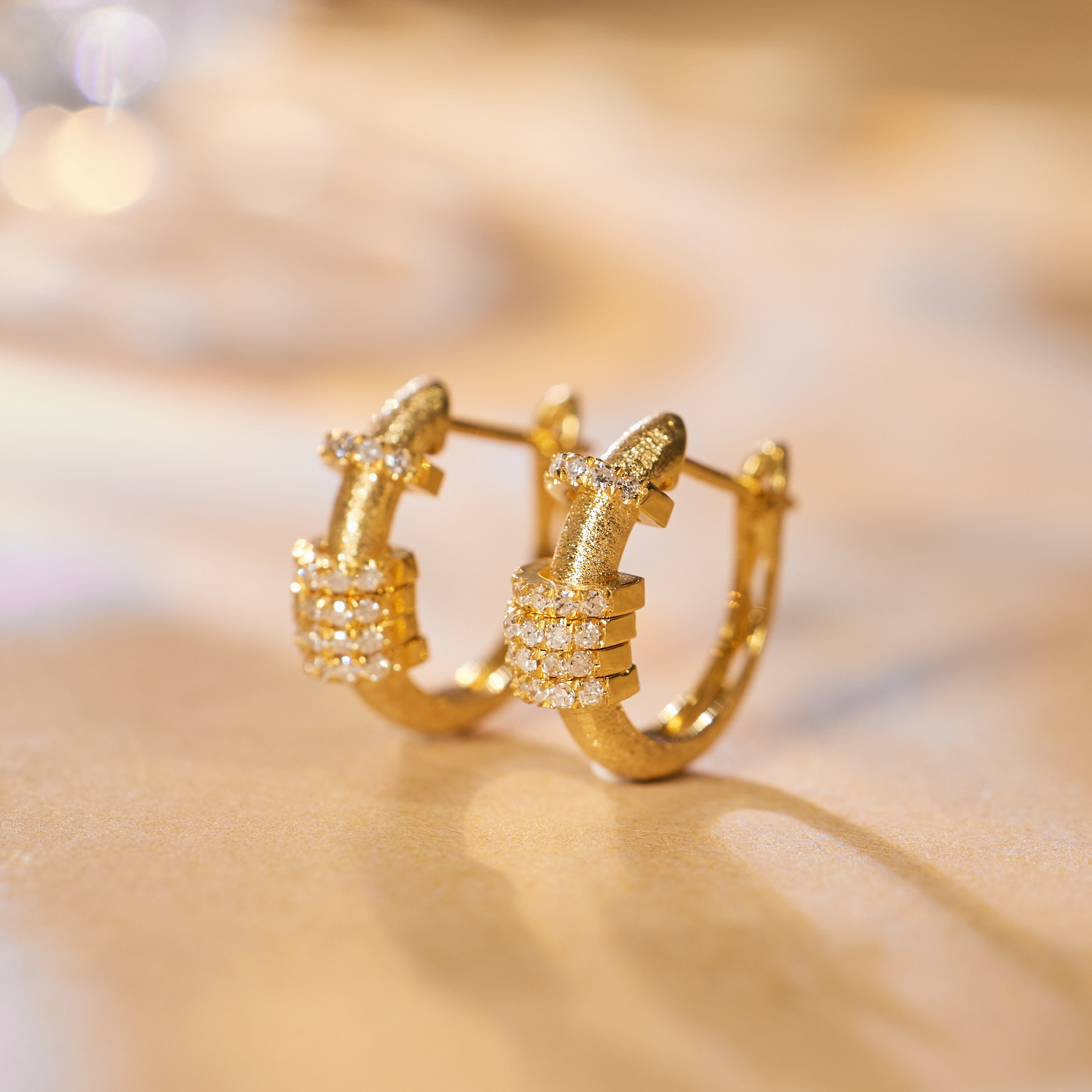 【歪歪】*钻石耳扣*18K金镶嵌U9166