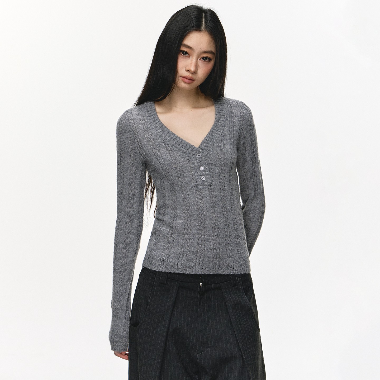 anna aneae灰色v领纽扣修身打底衫女秋冬季镂空修身内搭长袖上衣