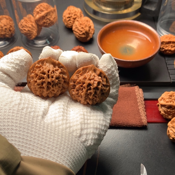 薰***C文玩核桃吊坠秦闷