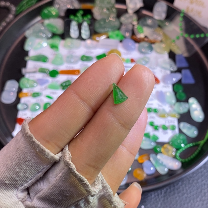 【闪购商品】翡翠挂件未镶嵌莲蓬