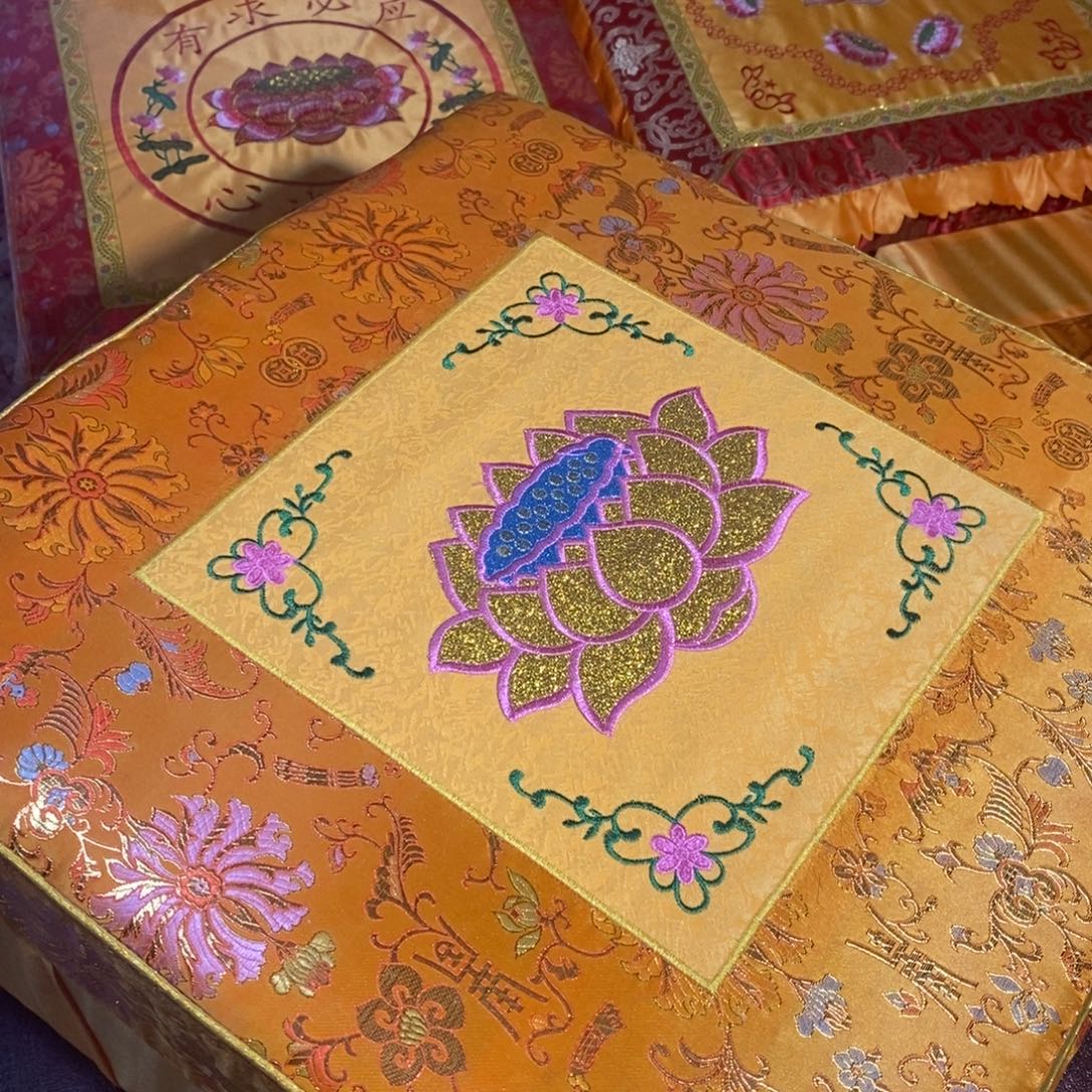 绸缎50黄内方金莲花2个