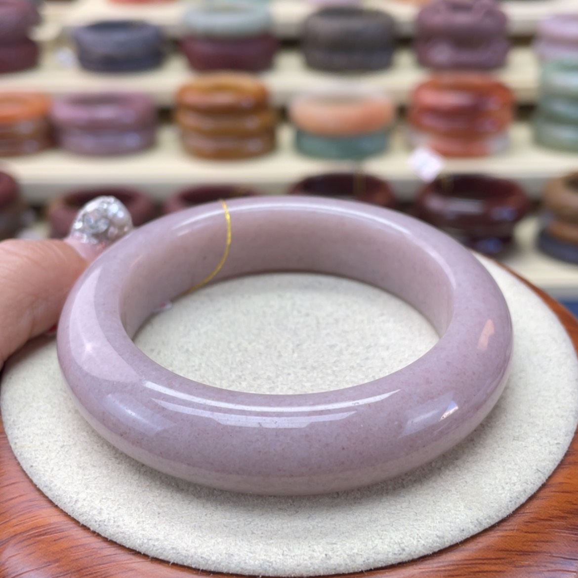 【闪购商品】石英质玉手镯未镶嵌四****活