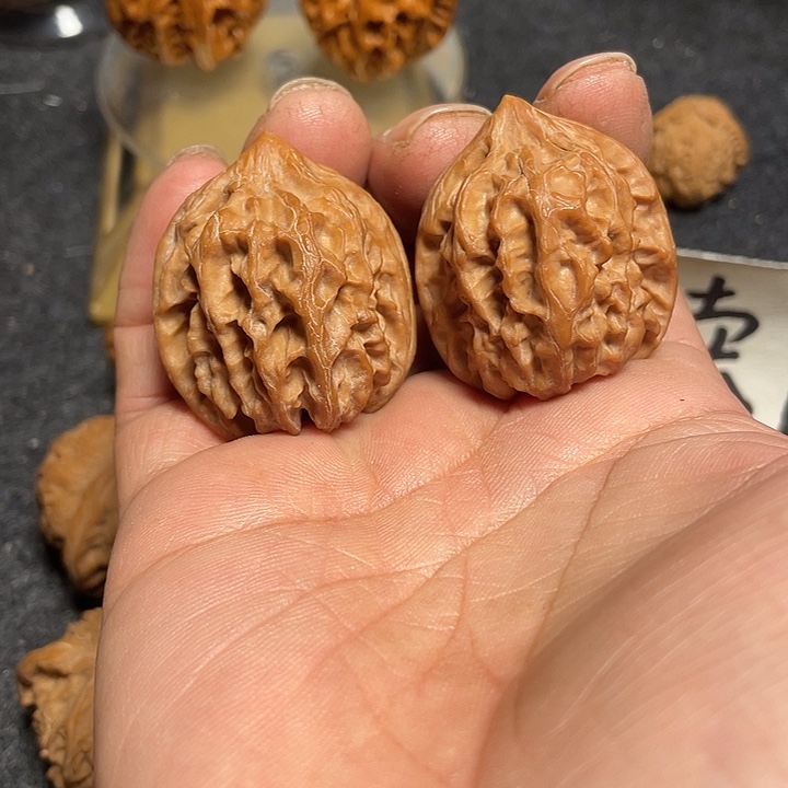 9***.文玩核桃把件大龙