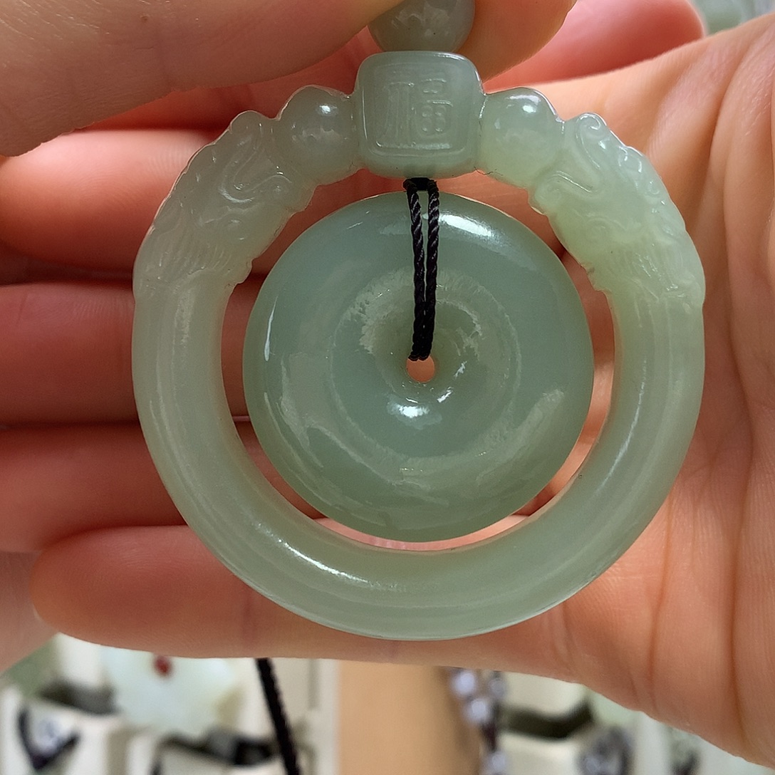 土****和田玉未镶嵌颈饰