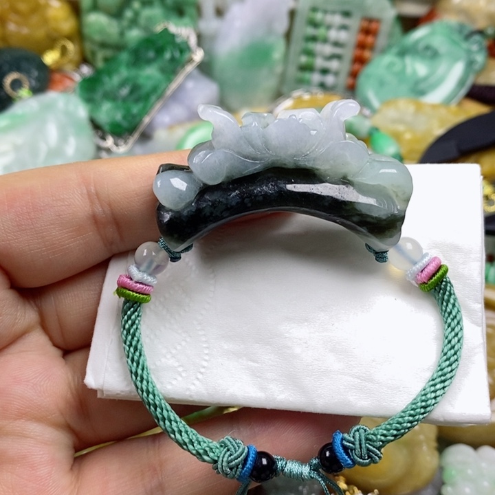 翡翠吊坠(赠链)未镶嵌