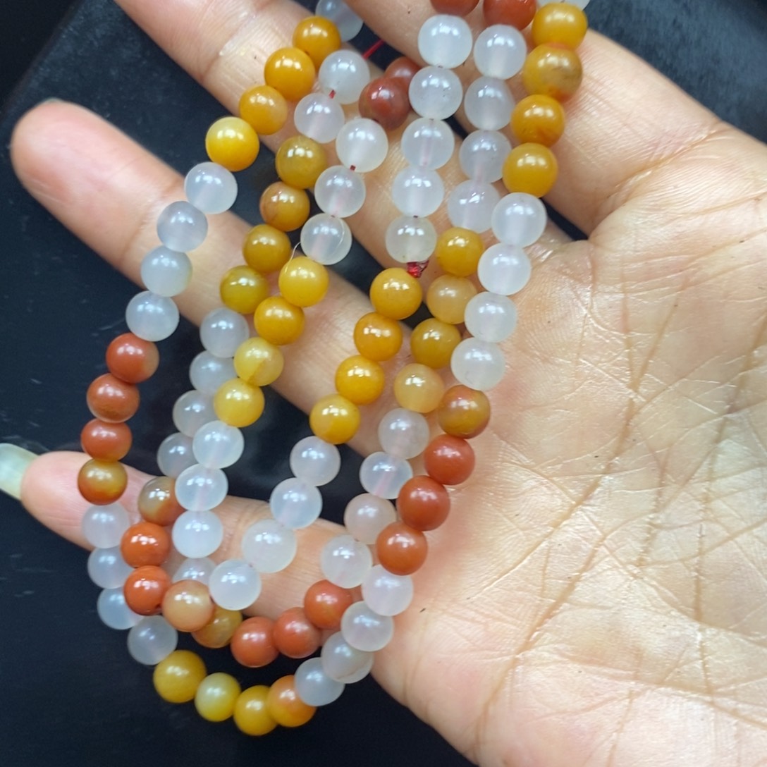 未镶嵌石英质玉（黄龙玉）颈饰