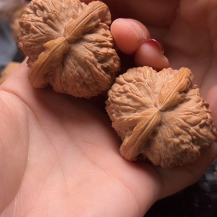 阳**航文玩核桃把件44白狮子