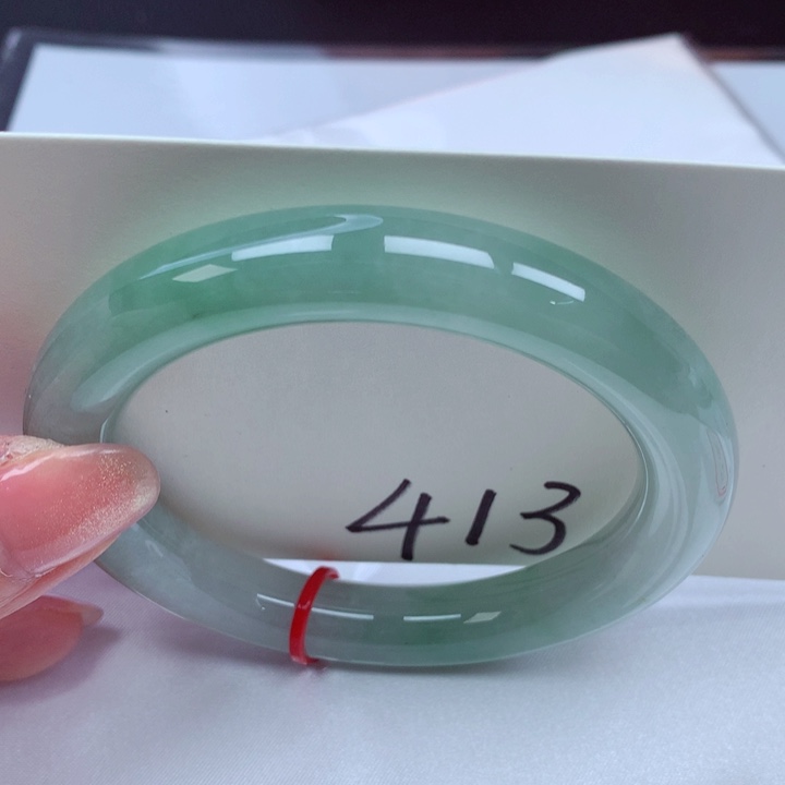 翡翠手镯未镶嵌翡翠