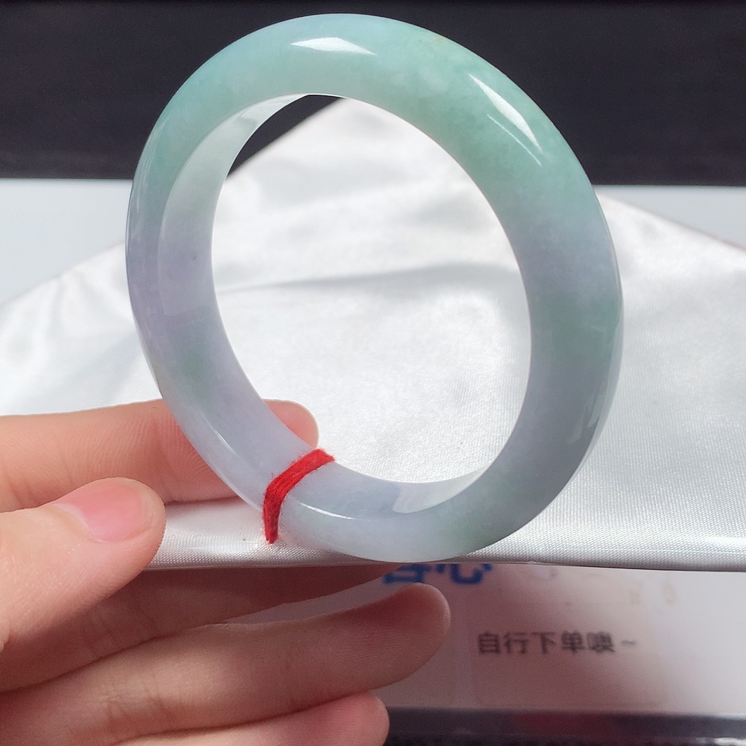 翡翠手镯未镶嵌55圈口