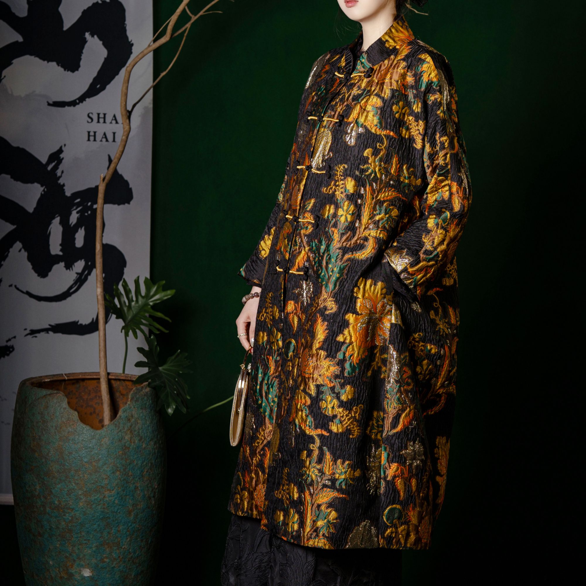 【秋墨尘】W2210满花刺绣五色云织花阔版长款外套风衣