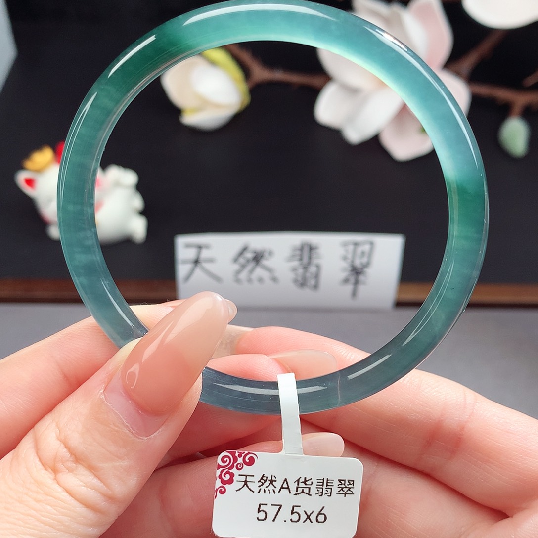 翡翠手镯（圆镯）未镶嵌