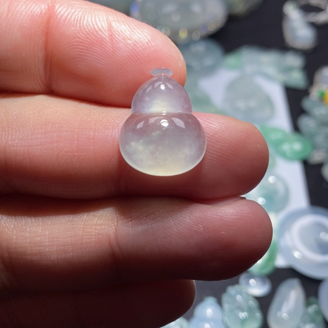 翡翠颈饰未镶嵌葫芦