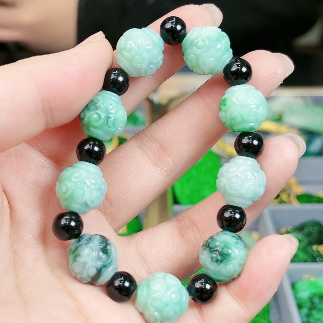 翡翠颈饰未镶嵌手链