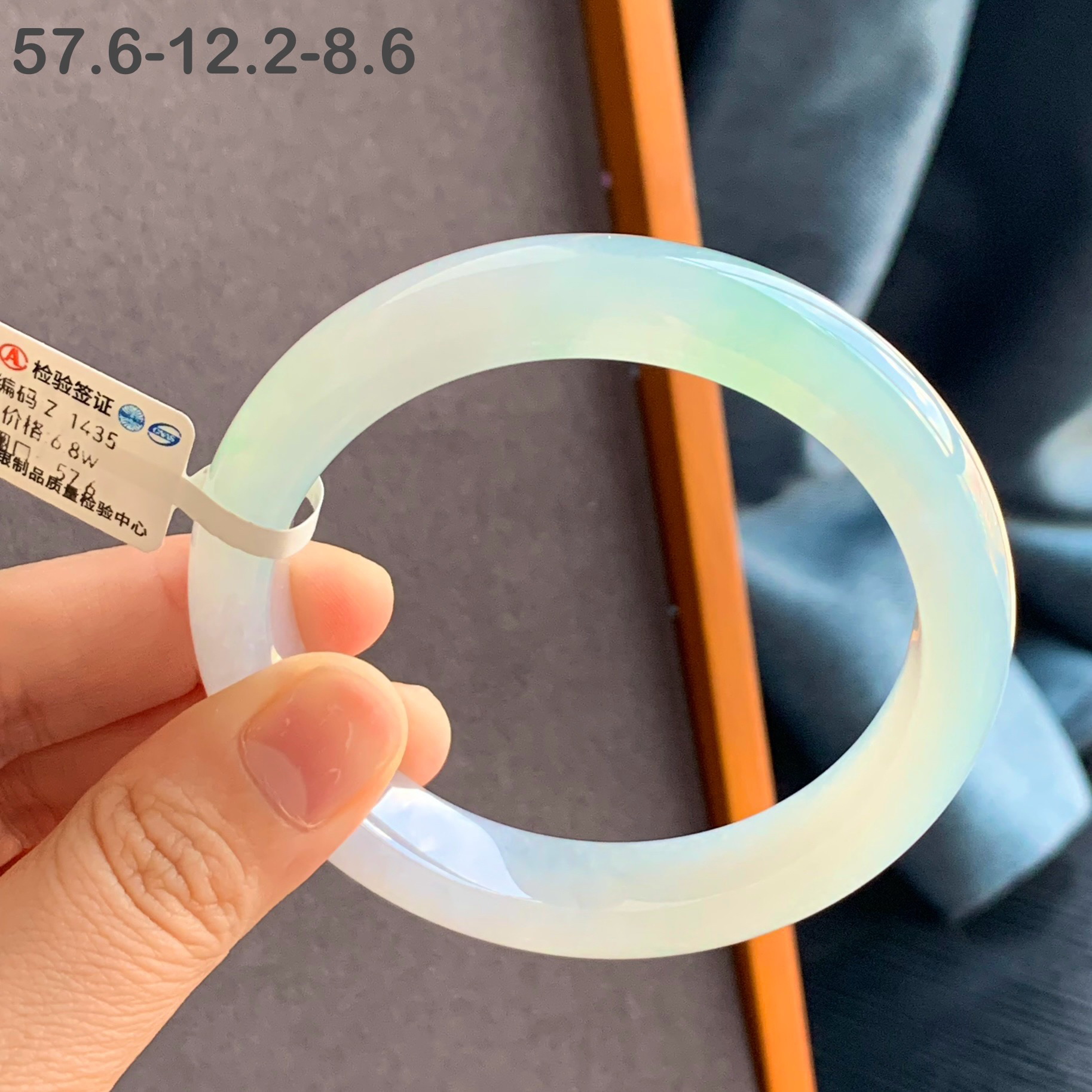 冰晴绿底飘绿正圈天然翡翠手镯Z1435