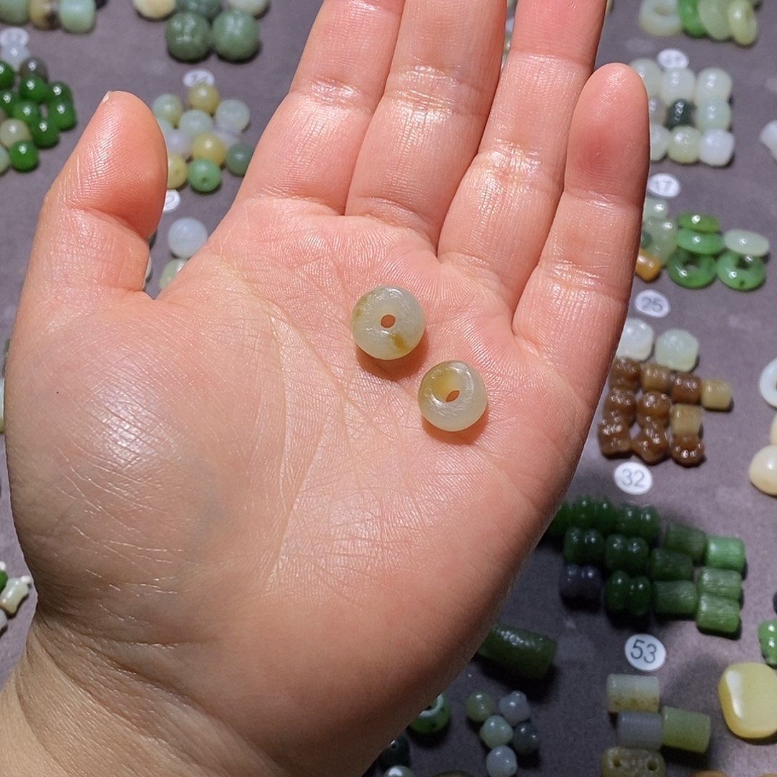 和田玉颈饰未镶嵌余**?