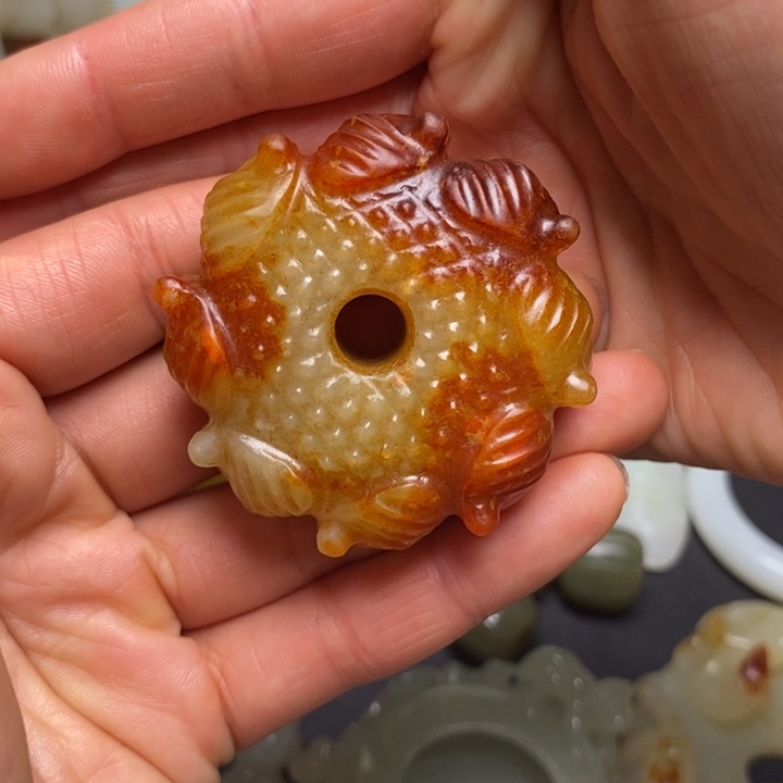 和田玉未镶嵌把件