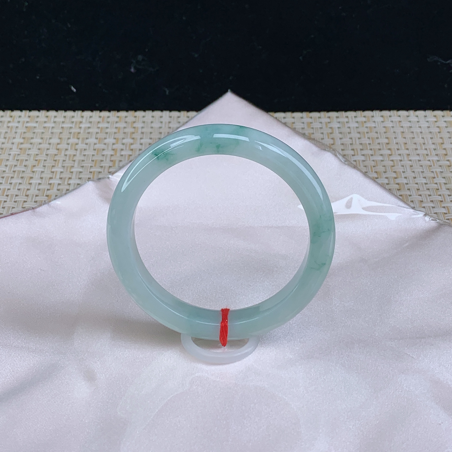 天然缅甸A货翡翠玉手镯58圈牛奶底飘花糯化飘绿女款白手镯平安镯