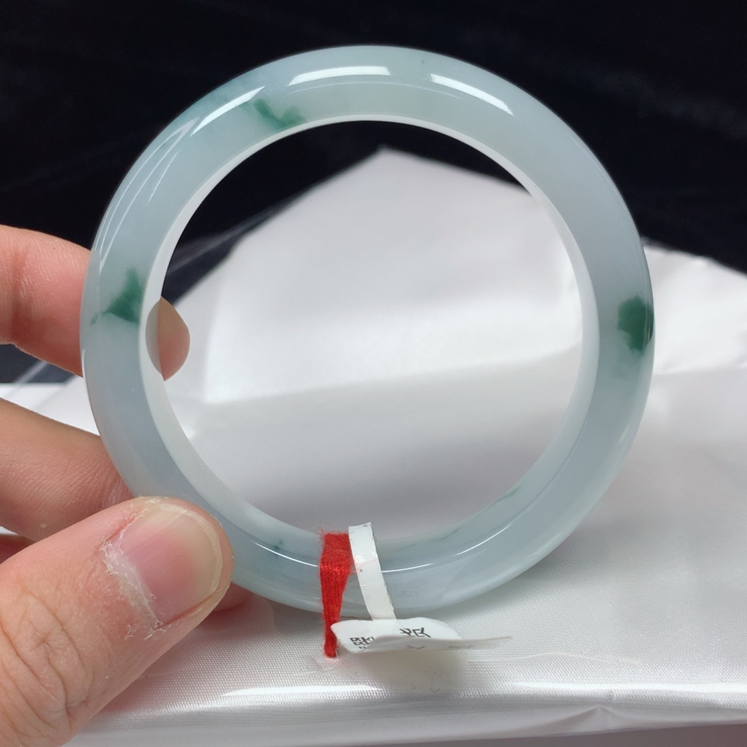 翡翠手镯（圆镯）未镶嵌54.7