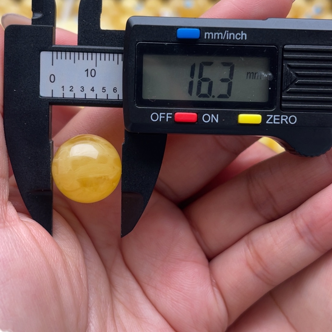 琥珀未镶嵌裸石蜜蜡圆珠微瑕笑