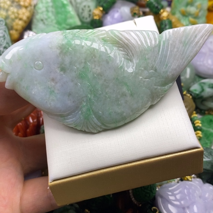 翡翠未镶嵌吊坠(赠链)