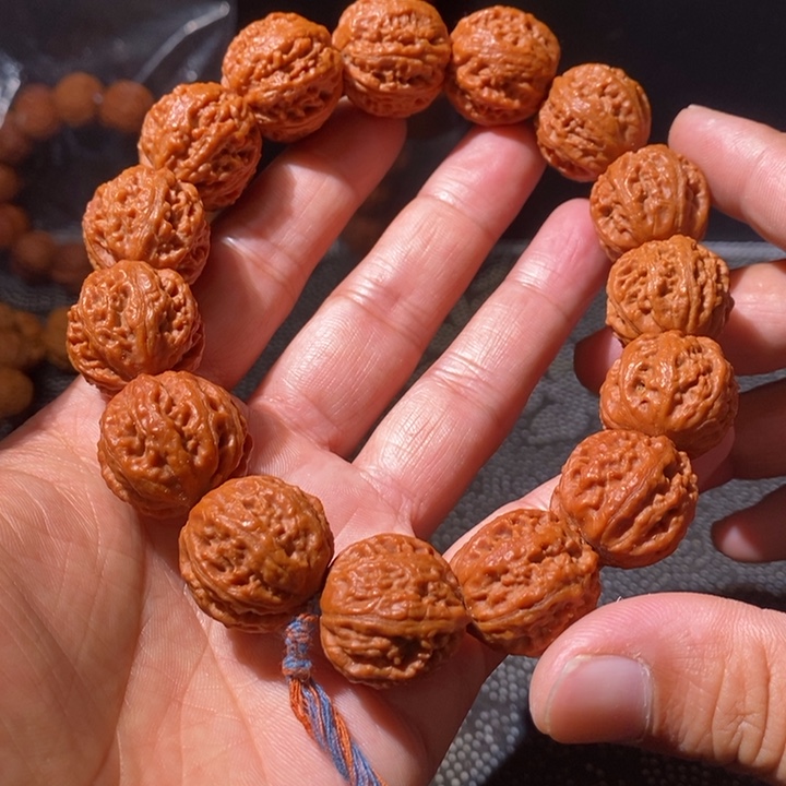 手串文玩核桃……30