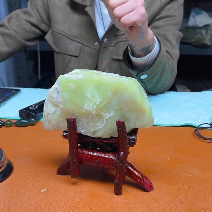 蛇纹石玉原石未镶嵌20