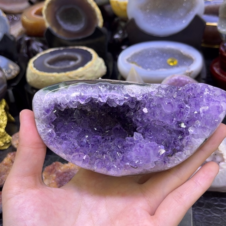 紫晶洞未镶嵌水晶