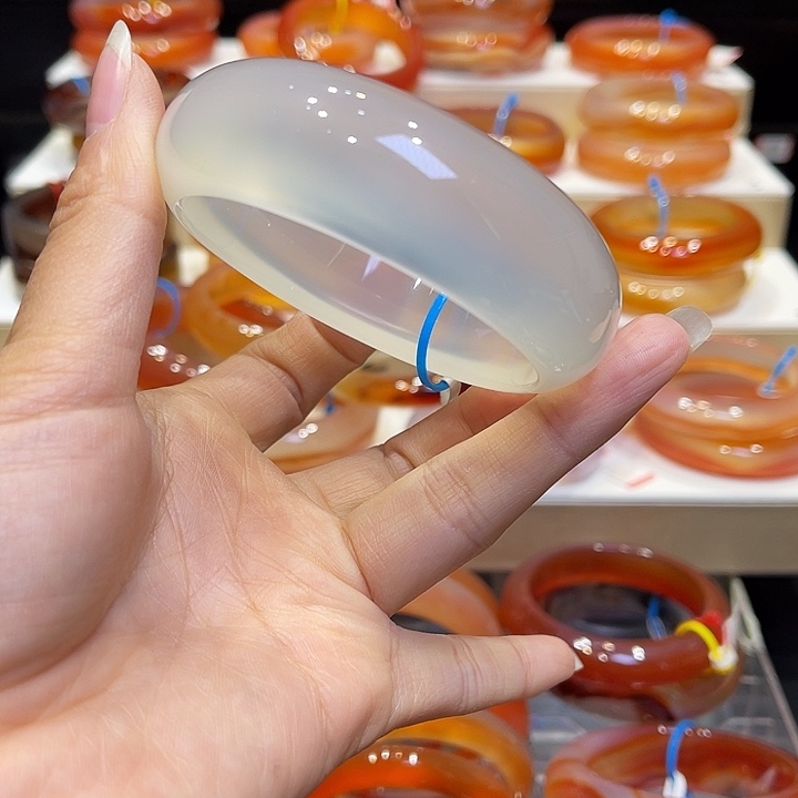 玛瑙/玉髓手镯未镶嵌