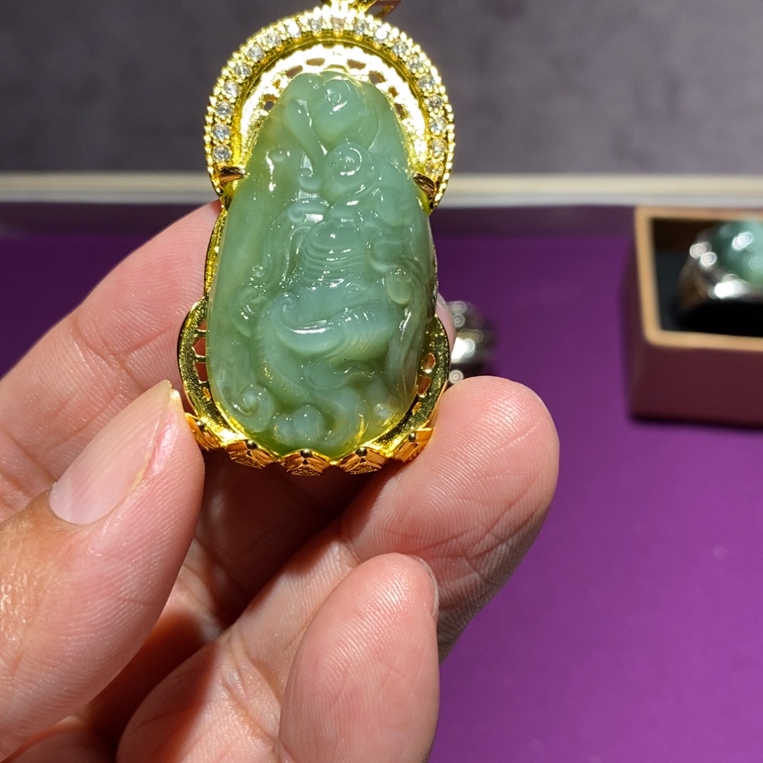 金***君和田玉（碧玉）未镶嵌颈饰