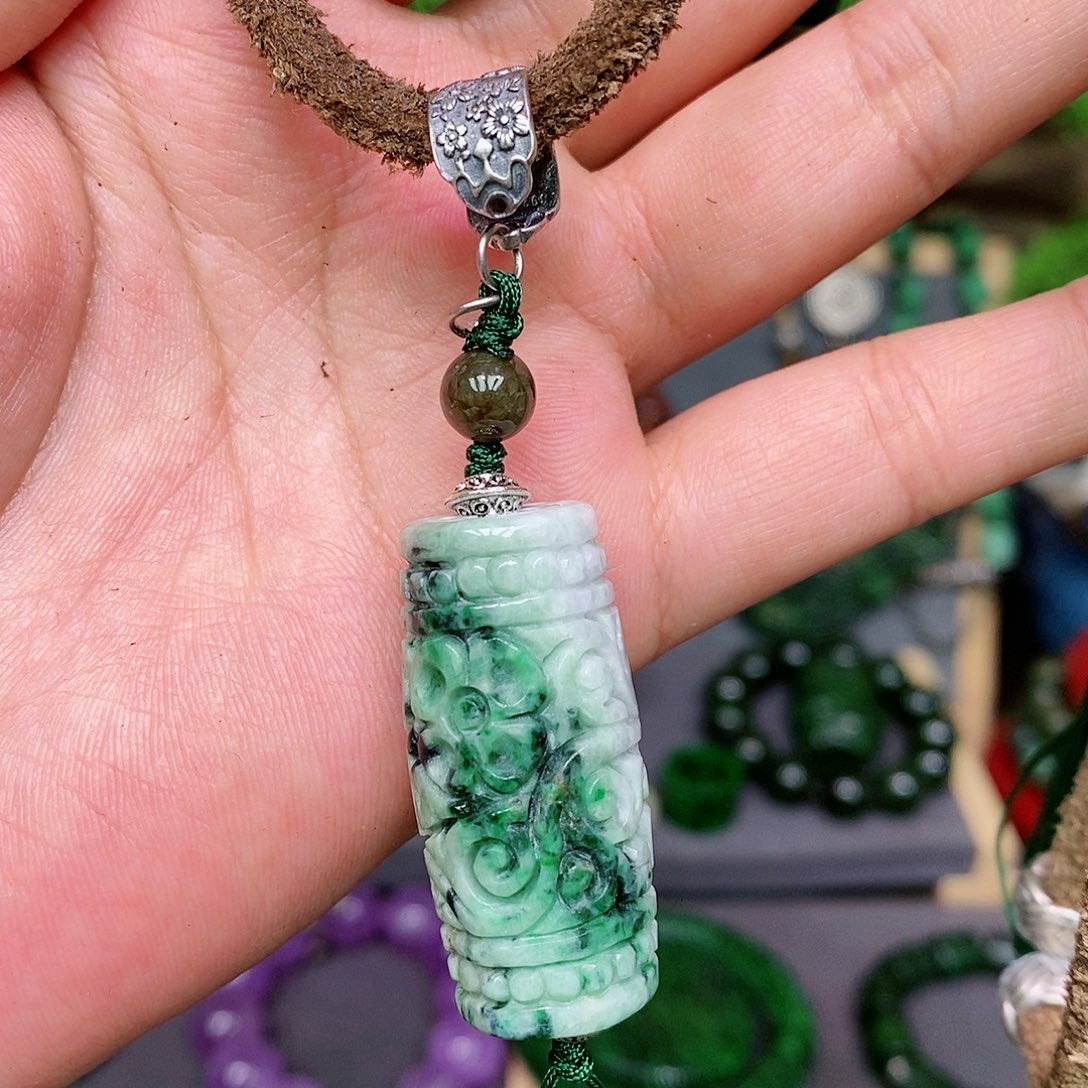 翡翠颈饰银S925镶嵌漂亮美眉