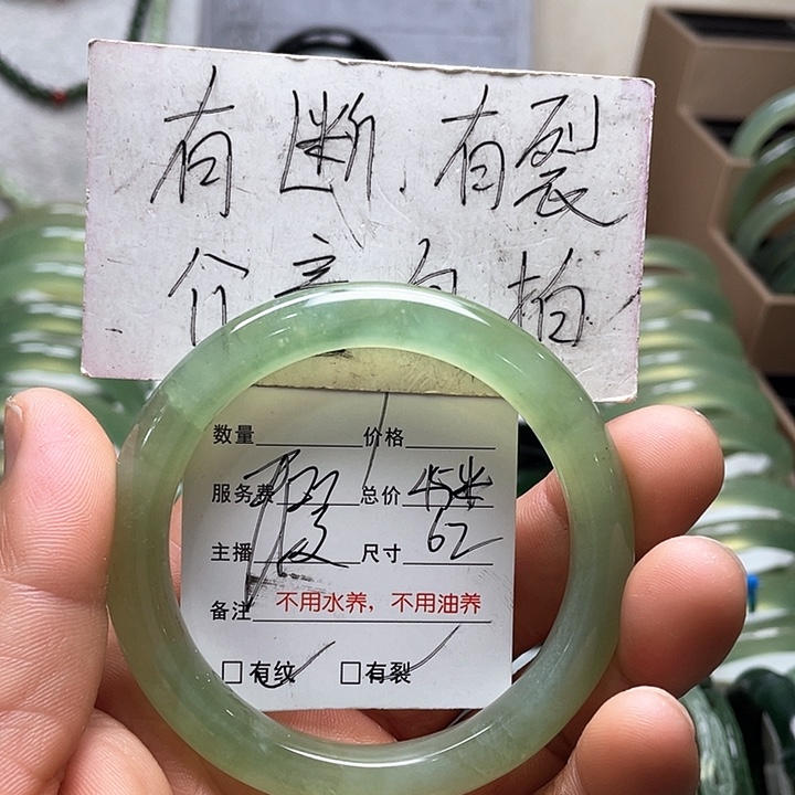 蛇纹石玉手镯未镶嵌