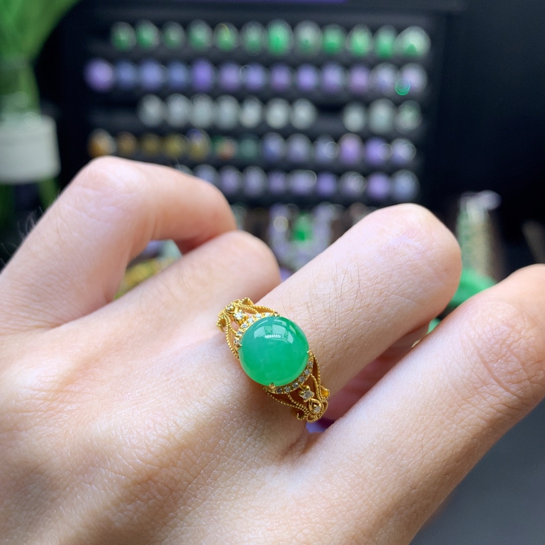 翡翠18K金镶嵌颈饰