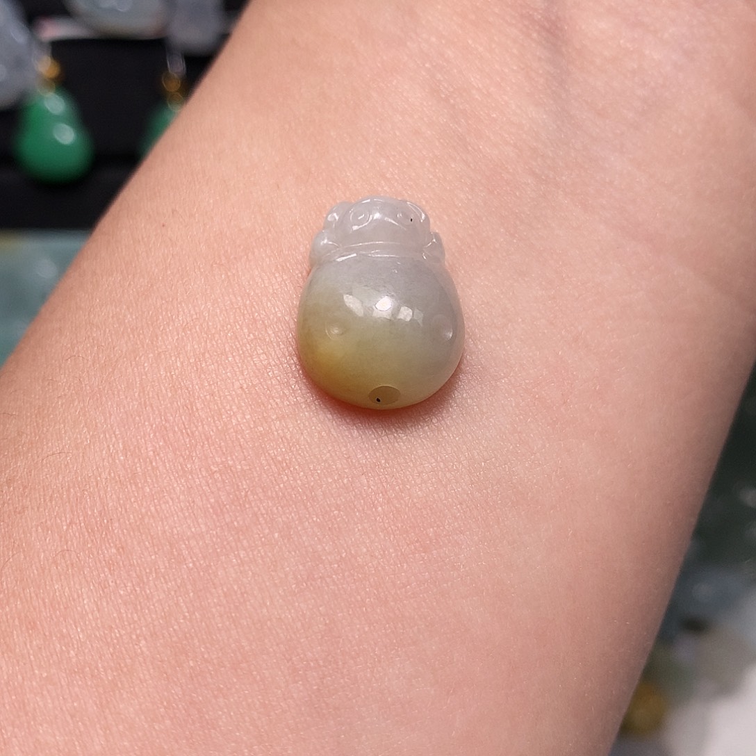 翡翠未镶嵌颈饰蜘蛛