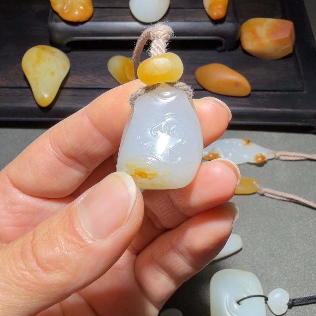 和田玉未镶嵌颈饰